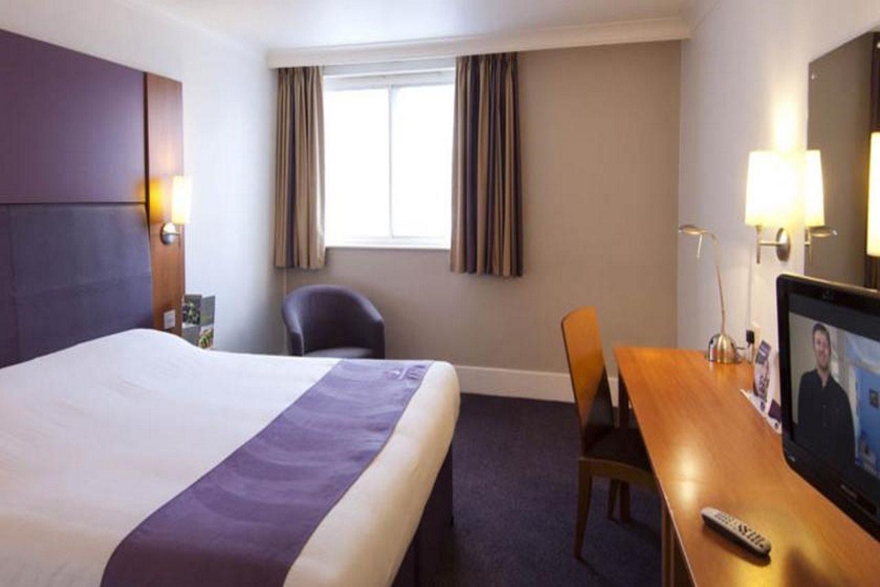 Premier Inn Premier Inn Rhuddlan Extérieur photo