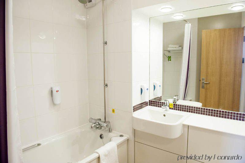 Premier Inn Premier Inn Rhuddlan Extérieur photo